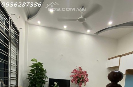 Cần bán 2 căn siêu đắc địa tại Ngõ Hồng Mai, Hai Bà Trưng, 1 tòa 4 tấng x 28m2, 1 tòa 2 tầng x12m2, SĐCC, Ô Tô cách cửa 30m.